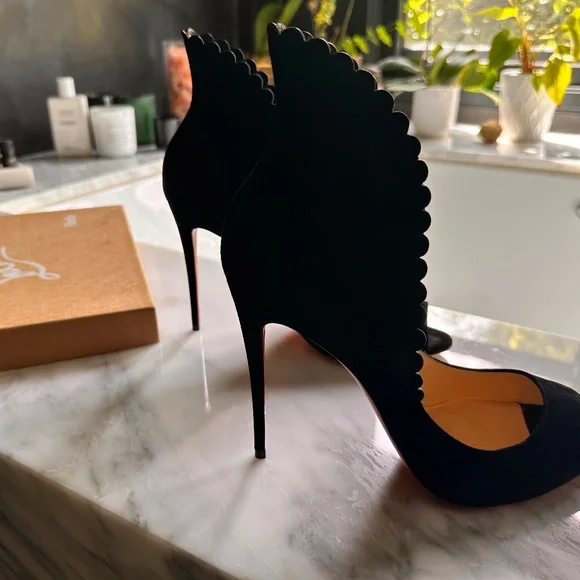 Christian Louboutin Pijonina Scalloped Red Sole Pump BRAND NEW - Picture 3 of 10